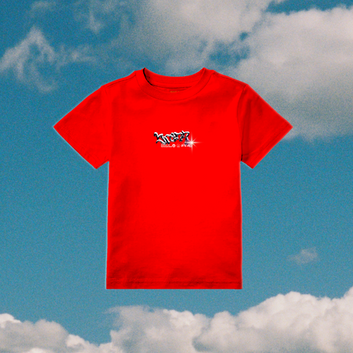 Rød t-skjorte av bandet brenn. Designet av Axel Berggraf Egenes.